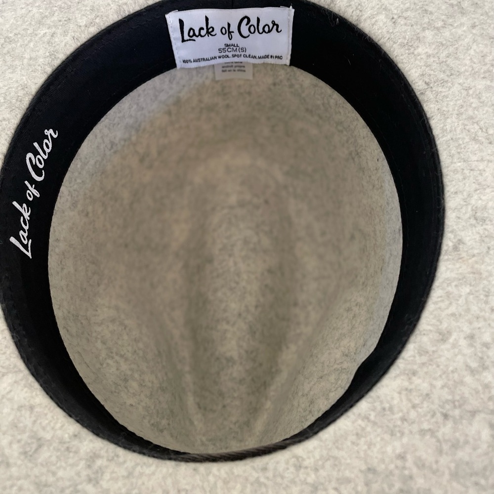 Lack of color hat excellent condition size small - Picture 3 of 5